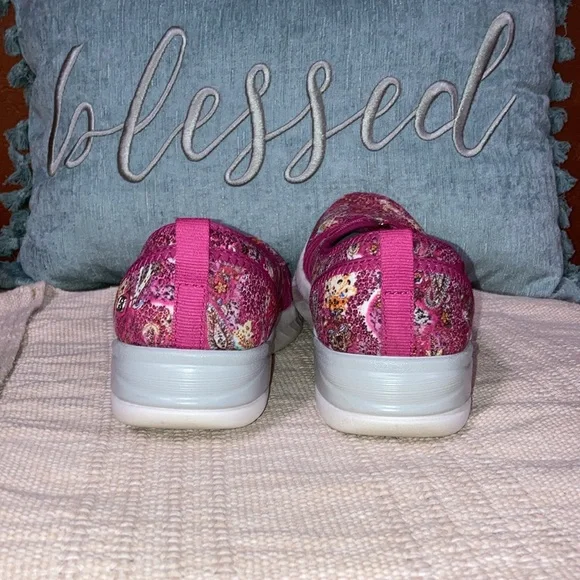 Bzees women’s comfort shoe - Picture 5 of 8